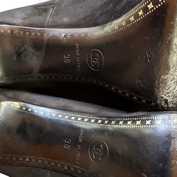 Authentic Chanel suede and patent pump with logo - Picture 6 of 7